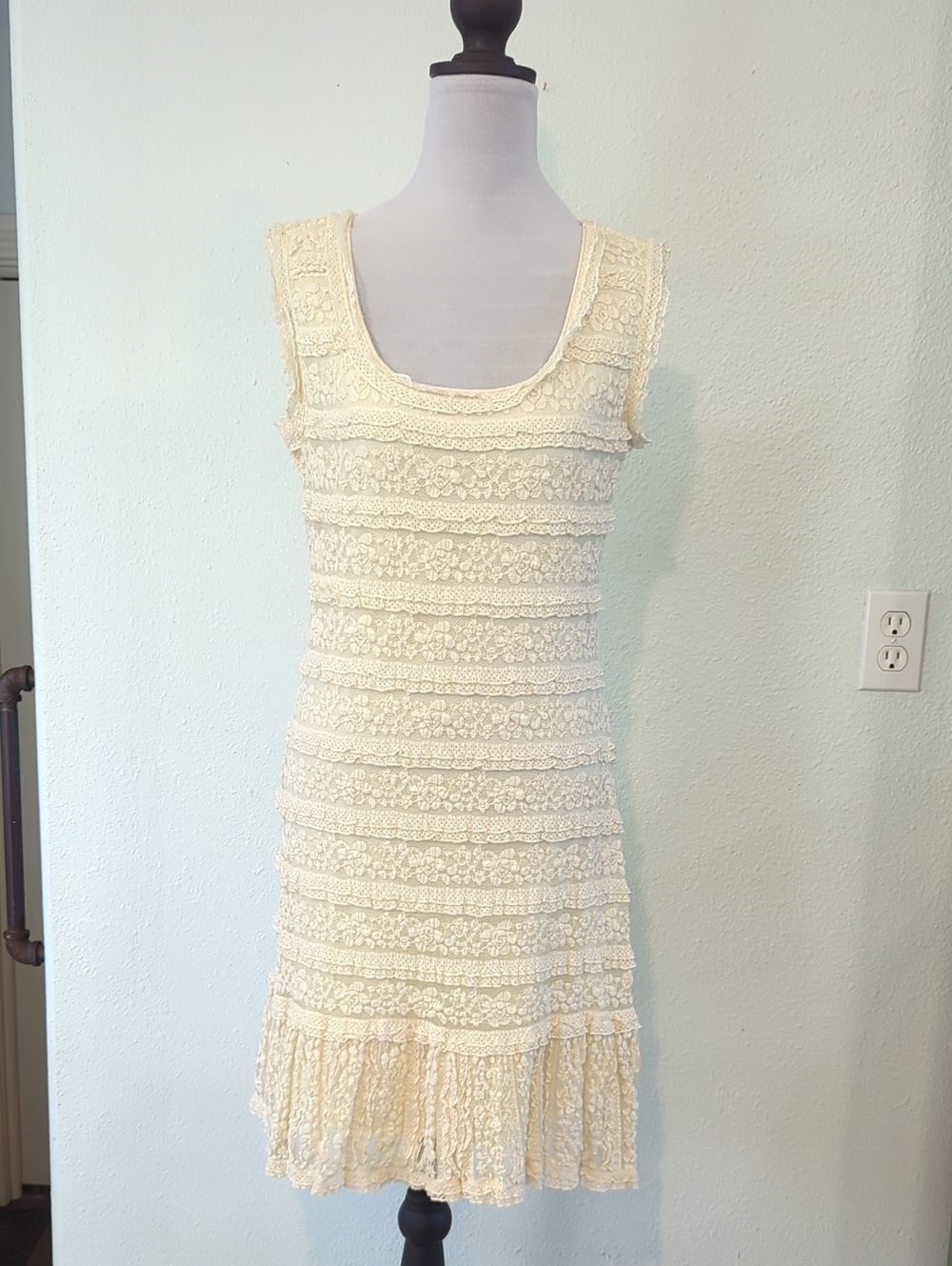 Max Edition Cream Lace Knit Ruffle-Hem Dress S- M